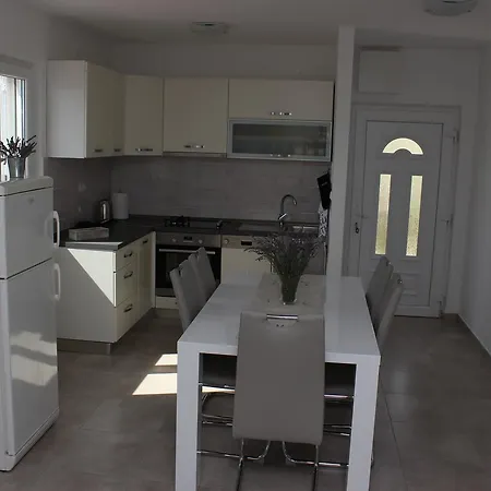 Anna Apartment *